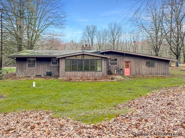 288 E 88th Street, Newaygo, MI 49337