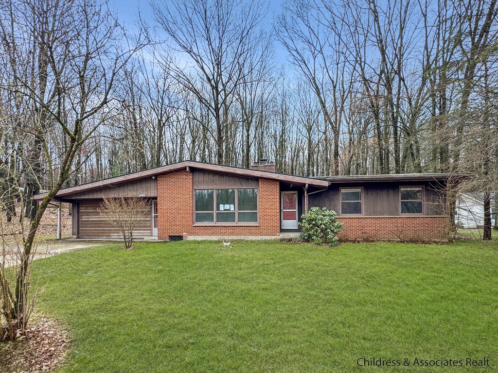 288 E 88th Street, Newaygo, MI 49337