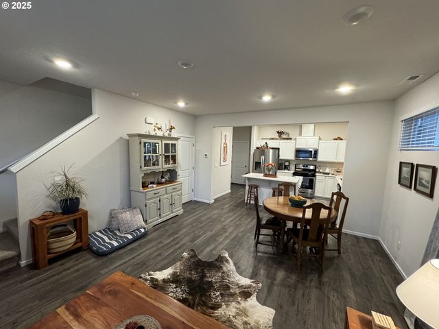 861 N 19TH Ave, Cornelius, OR 97113