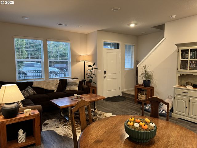 861 N 19TH Ave, Cornelius, OR 97113