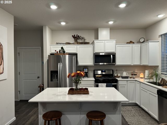 861 N 19TH Ave, Cornelius, OR 97113