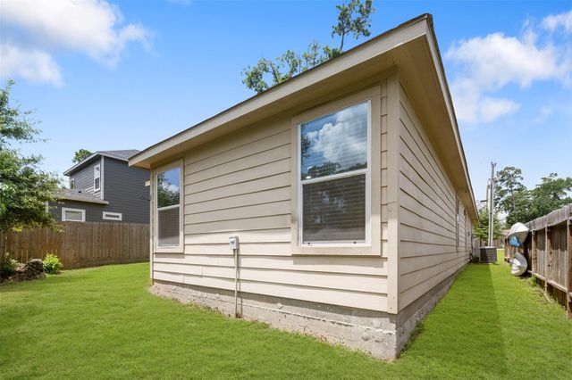 15302 Kickapoo Trail, Willis, TX 77378