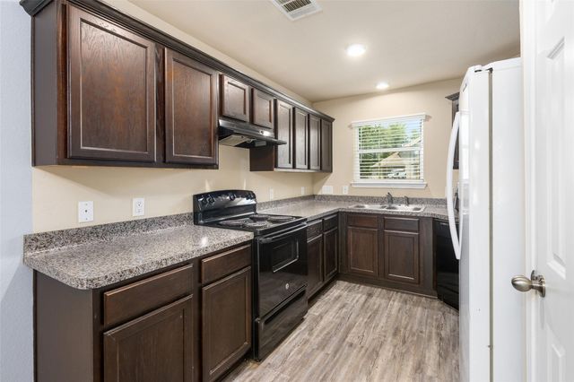 15302 Kickapoo Trail, Willis, TX 77378