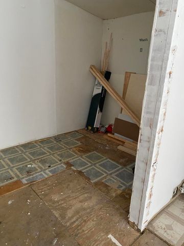 44 E Howard Street, Breedsville Vllg, MI 49056