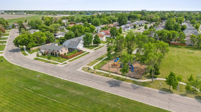 1138 20th Street N, Moorhead, MN 56560