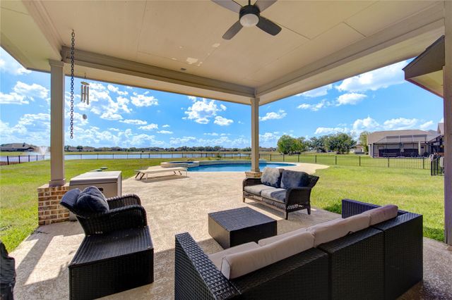 203 Lily Lane, Rosharon, TX 77583