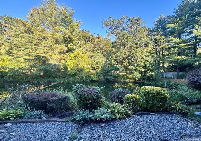 55 Kristin Lane, Hauppauge, NY 11788