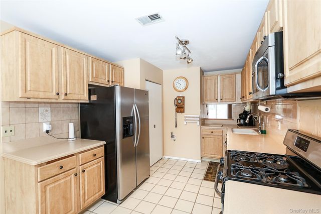 55 Kristin Lane, Hauppauge, NY 11788