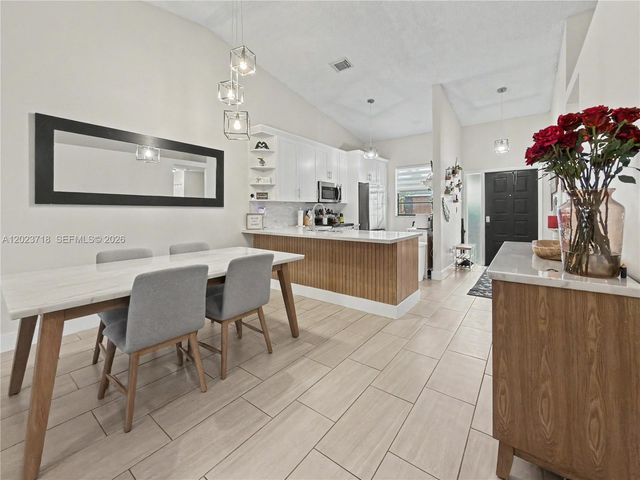 6704 NW 192nd Ter, Hialeah, FL 33015