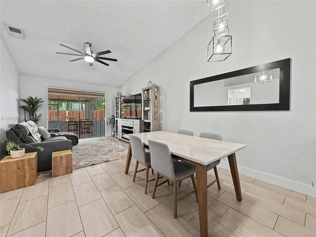 6704 NW 192nd Ter, Hialeah, FL 33015