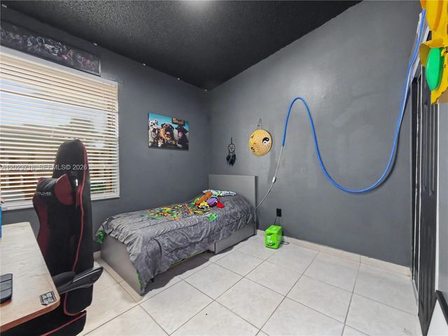 6704 NW 192nd Ter, Hialeah, FL 33015