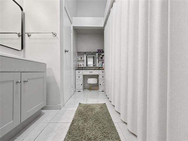 6704 NW 192nd Ter, Hialeah, FL 33015
