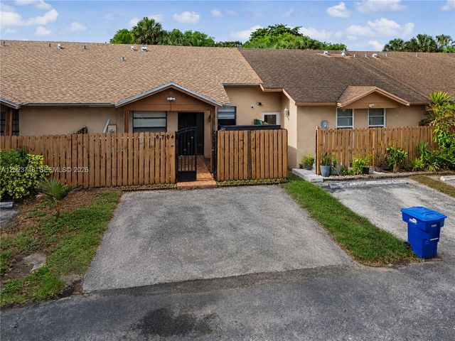 6704 NW 192nd Ter, Hialeah, FL 33015