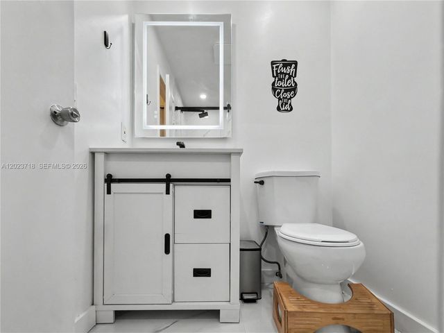 6704 NW 192nd Ter, Hialeah, FL 33015