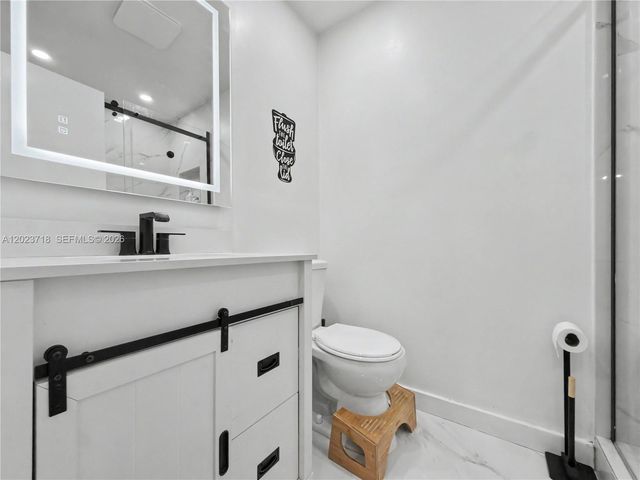 6704 NW 192nd Ter, Hialeah, FL 33015