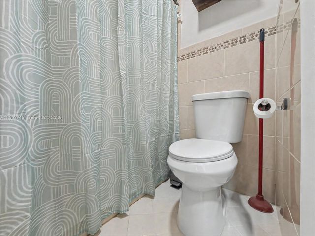 6704 NW 192nd Ter, Hialeah, FL 33015