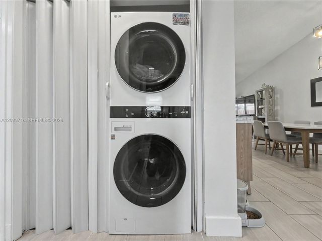 6704 NW 192nd Ter, Hialeah, FL 33015