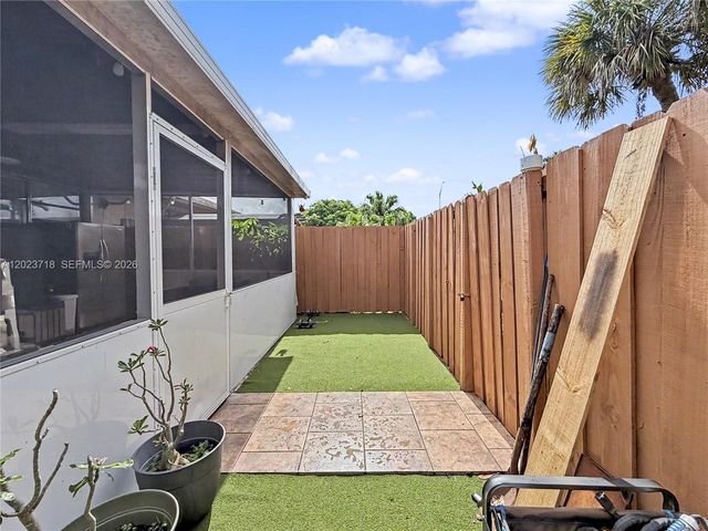 6704 NW 192nd Ter, Hialeah, FL 33015