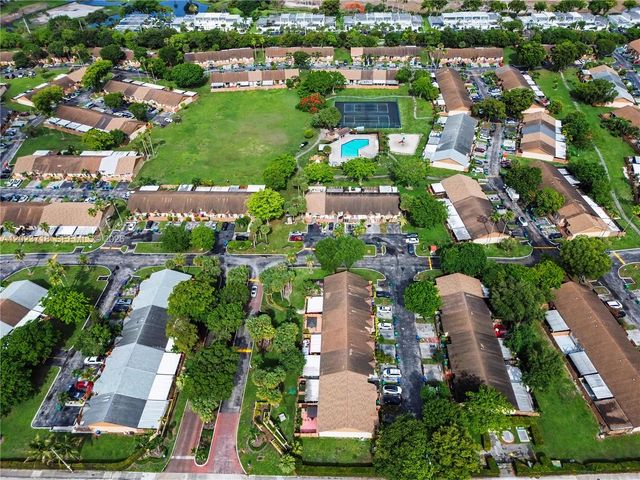 6704 NW 192nd Ter, Hialeah, FL 33015