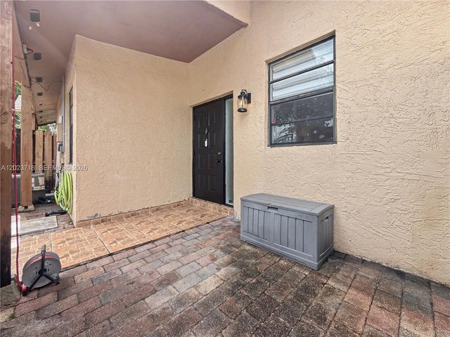 6704 NW 192nd Ter, Hialeah, FL 33015