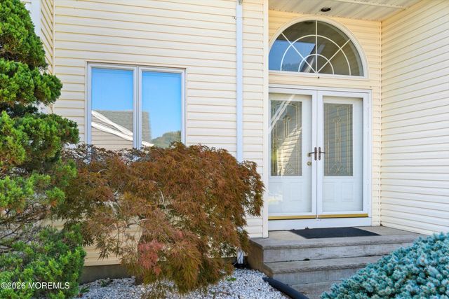 68 Moorage Avenue, Bayville, NJ 08721