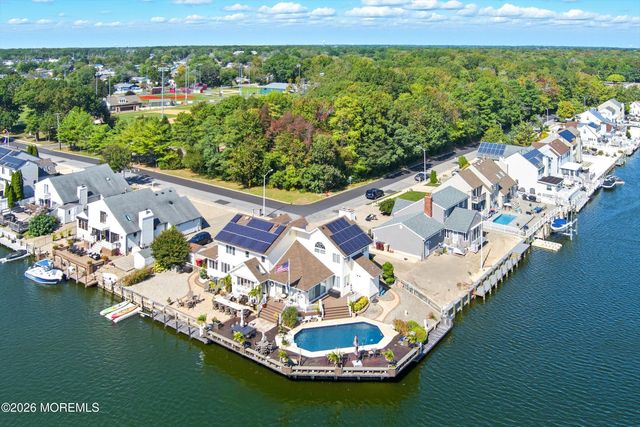 68 Moorage Avenue, Bayville, NJ 08721