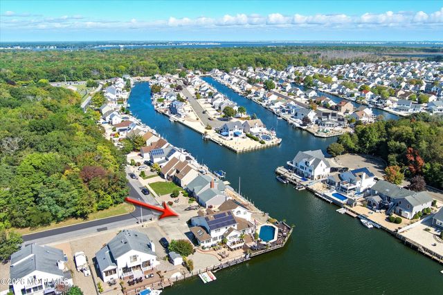 68 Moorage Avenue, Bayville, NJ 08721