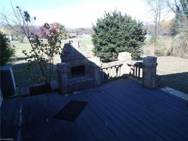 1211 Old Highway 21, State Road, NC 28676