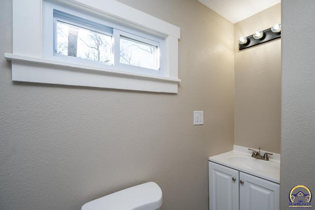 3205 SW Munson AVE, Topeka, KS 66604