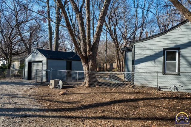 3205 SW Munson AVE, Topeka, KS 66604