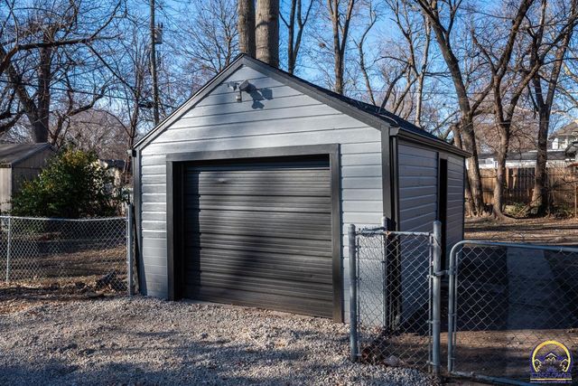 3205 SW Munson AVE, Topeka, KS 66604