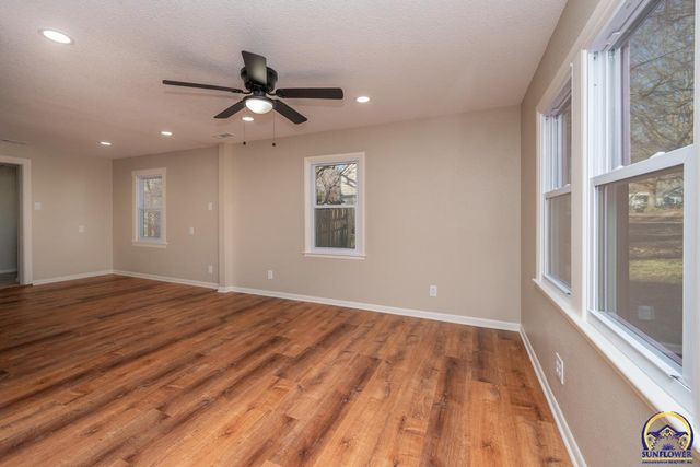 3205 SW Munson AVE, Topeka, KS 66604