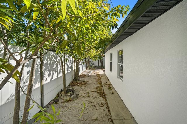 5921 YORKSHIRE ROAD, Tampa, FL 33634