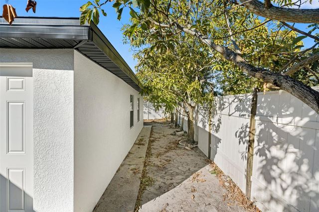 5921 YORKSHIRE ROAD, Tampa, FL 33634