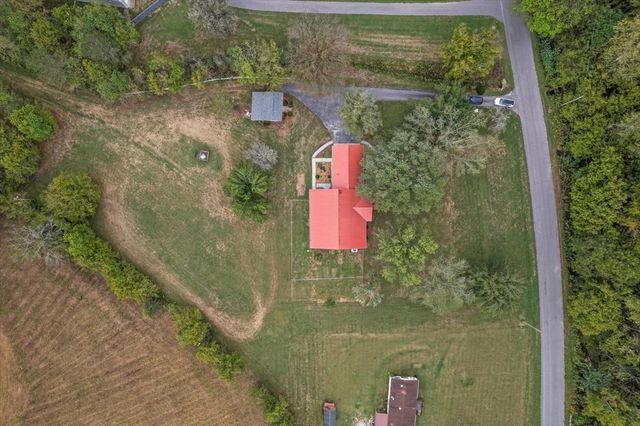 315 Little Creek Rd, Pleasant Shade, TN 37145