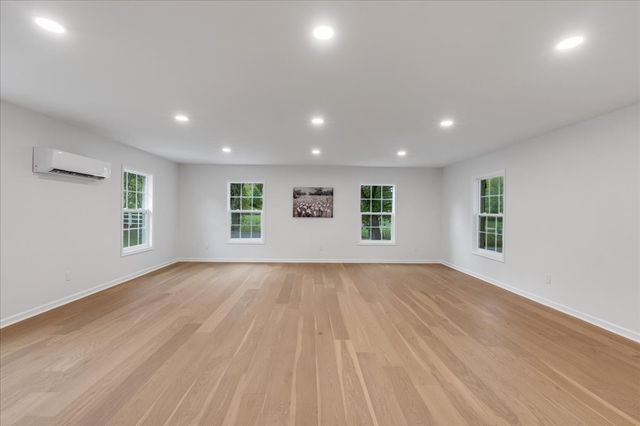 315 Little Creek Rd, Pleasant Shade, TN 37145