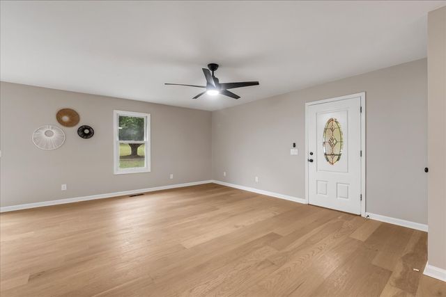 315 Little Creek Rd, Pleasant Shade, TN 37145