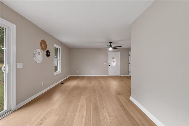 315 Little Creek Rd, Pleasant Shade, TN 37145