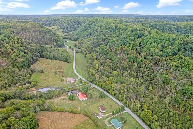 315 Little Creek Rd, Pleasant Shade, TN 37145
