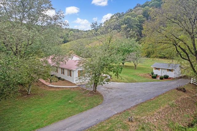 315 Little Creek Rd, Pleasant Shade, TN 37145