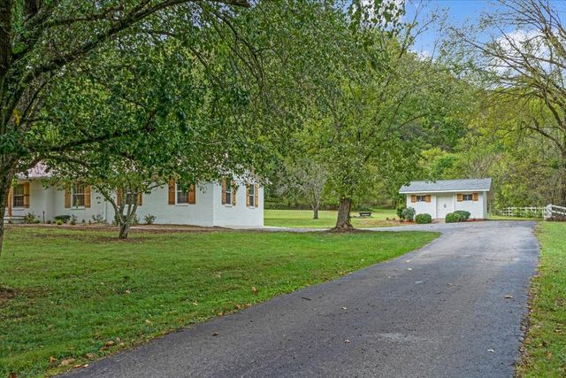 315 Little Creek Rd, Pleasant Shade, TN 37145