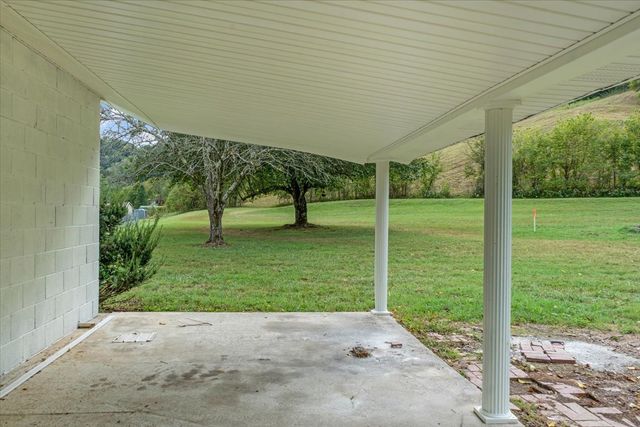 315 Little Creek Rd, Pleasant Shade, TN 37145