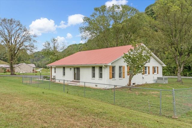 315 Little Creek Rd, Pleasant Shade, TN 37145