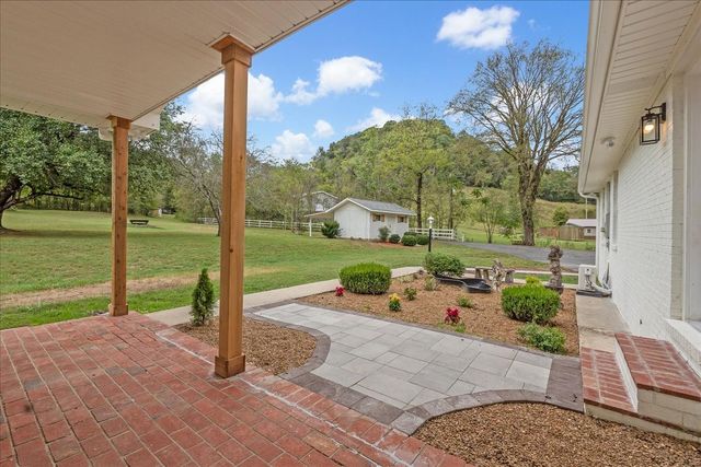 315 Little Creek Rd, Pleasant Shade, TN 37145