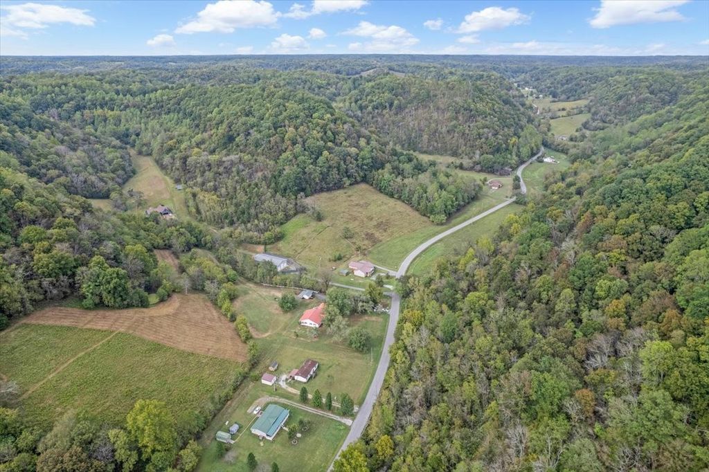 315 Little Creek Rd, Pleasant Shade, TN 37145