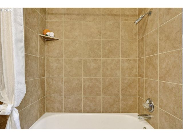 1427 Se Wendy Ave, Gresham, OR 97080