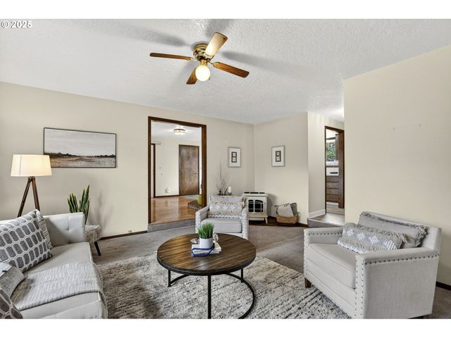 1427 Se Wendy Ave, Gresham, OR 97080