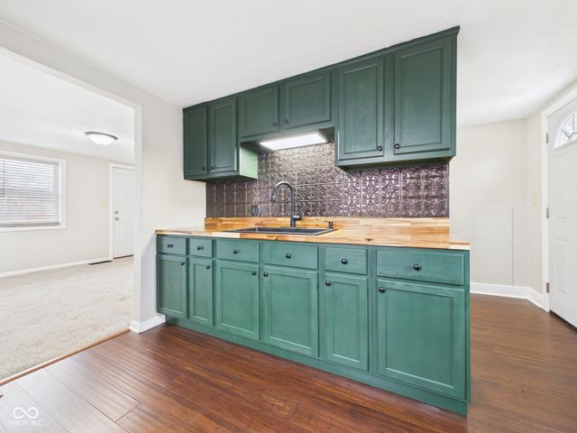 1005 E Jackson Street, Muncie, IN 47305