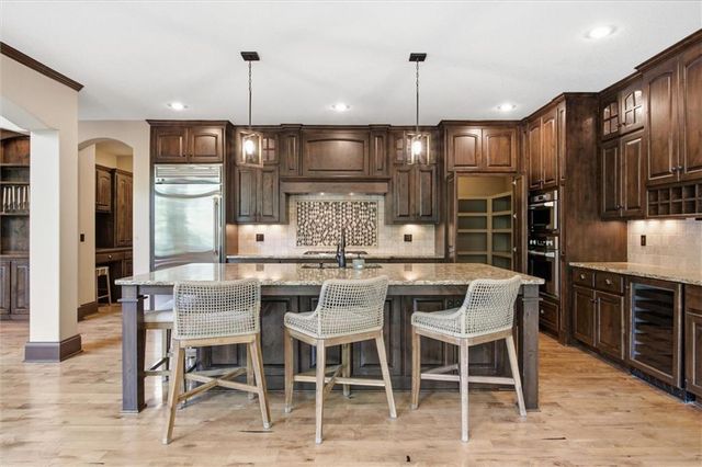 14555 Oak Valley Drive, Gardner, KS 66030