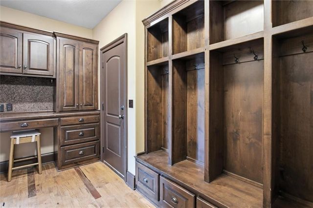 14555 Oak Valley Drive, Gardner, KS 66030
